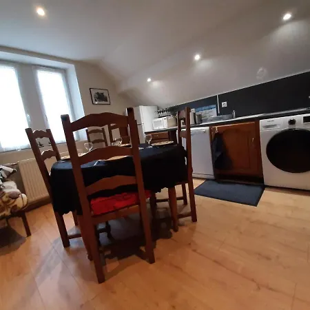 Le Deux Gaulle Apartment Le Mele-sur-Sarthe